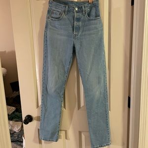 BARELY WORN Levi’s 501 Straight Leg 27 Waist Light Wash Straight Leg Denim Jean